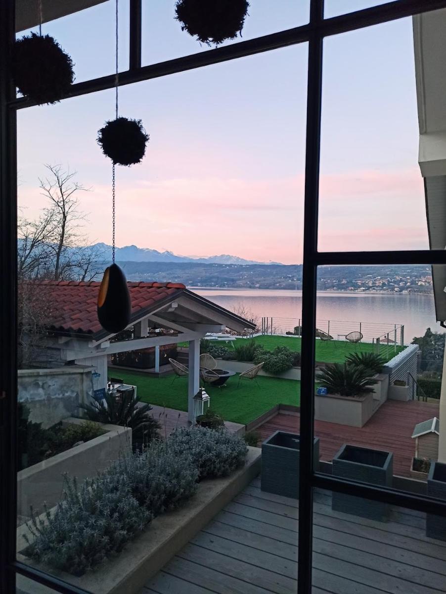 The Lake House - Housity