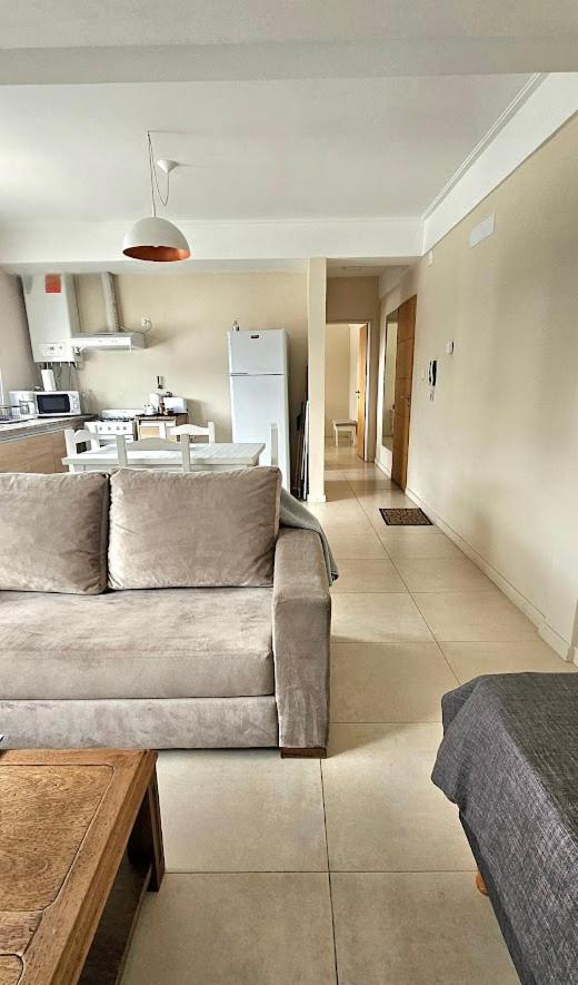 Falucho y Franklin - Housity