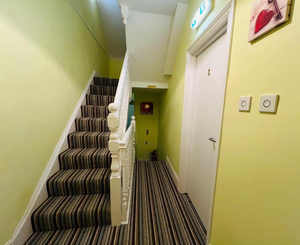 Train Station Hotel - Housity