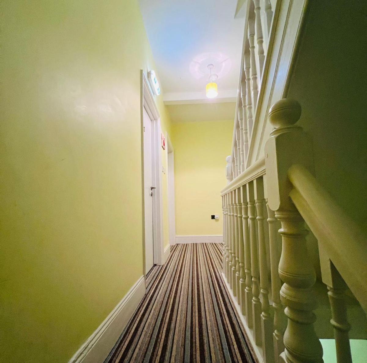 Train Station Hotel - Housity