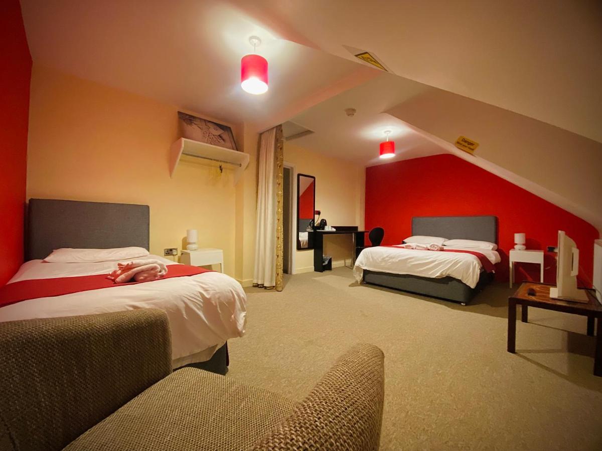 Train Station Hotel - Housity