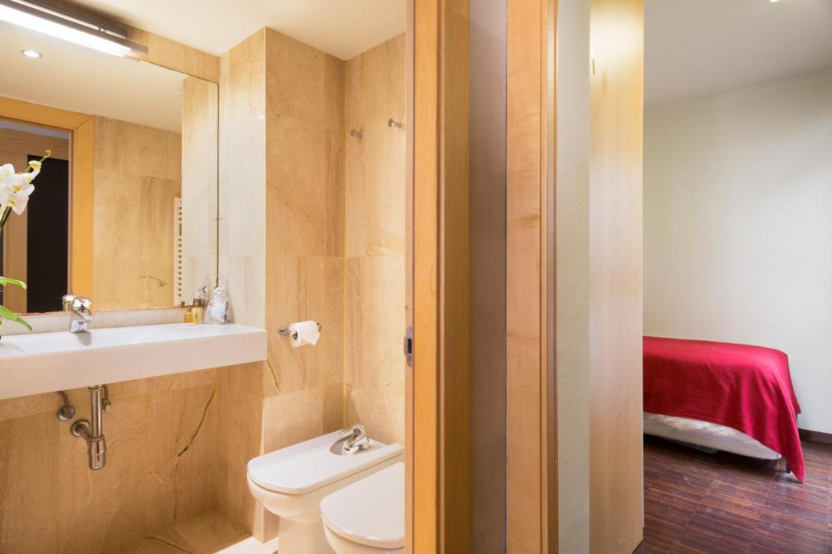 My Space Emirates - Executive Apartments with Private Balcony - Housity