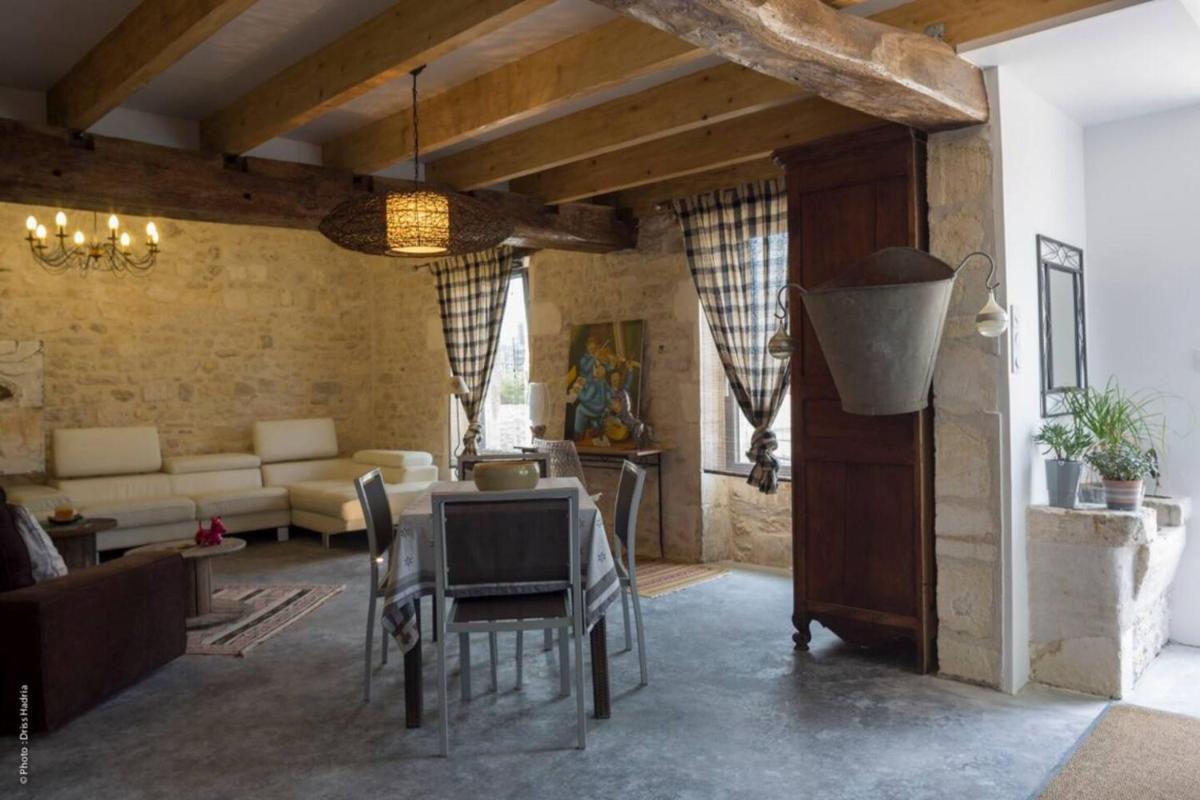 Chalet charmant à Saint-Ciers-sur-Gironde avec jardin accueillant - Housity