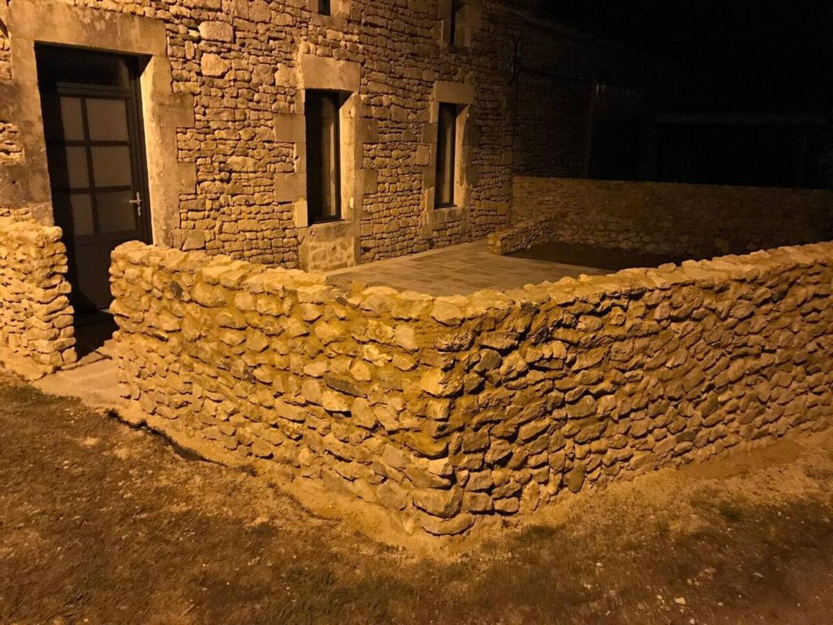 Chalet charmant à Saint-Ciers-sur-Gironde avec jardin accueillant - Housity