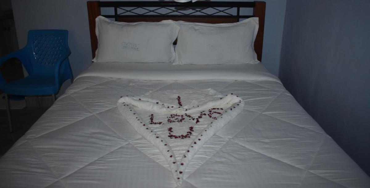 St. Eve Guest House - Housity