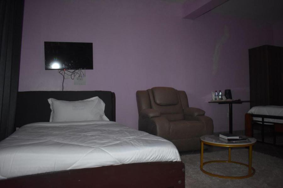 St. Eve Guest House - Housity