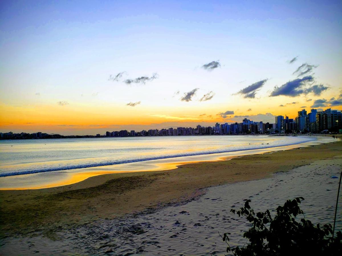 Apto 3 quartos na Praia do Morro wifi 300Mb vista para o mar 2vagas garagem 1 rua da da praia - Housity