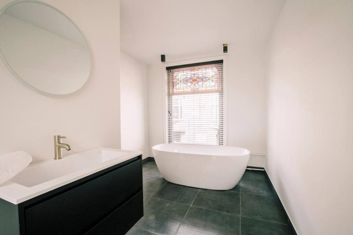 Xxl Loft With Bath Located City Villa Tilburg Ann - Housity