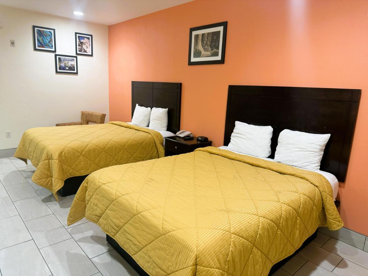 Pecan Valley Inn & Suites - Housity