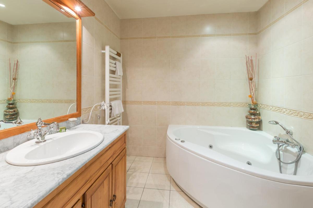 Logis Hôtel & Restaurant d'Angleterre - Housity