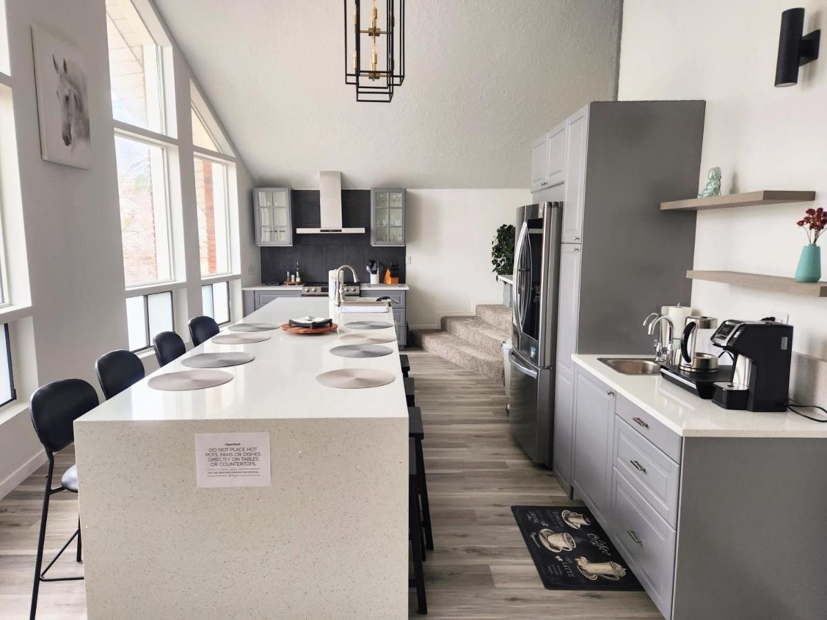 Large 3200sf A-Frame House close to Snowbird Alta Ski &Stunning Mountain View! - Housity