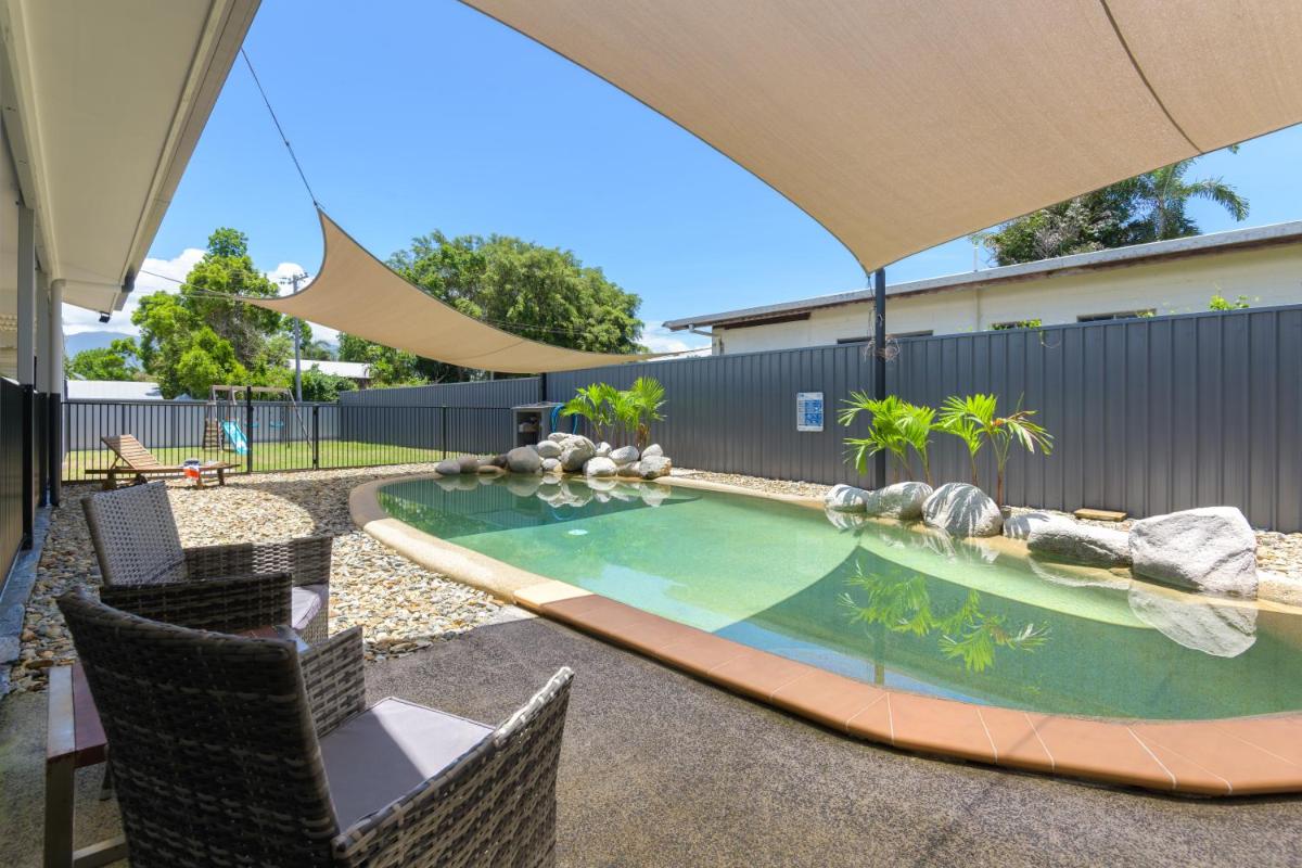 Absolute Beachfront Family home - Cooya - Housity