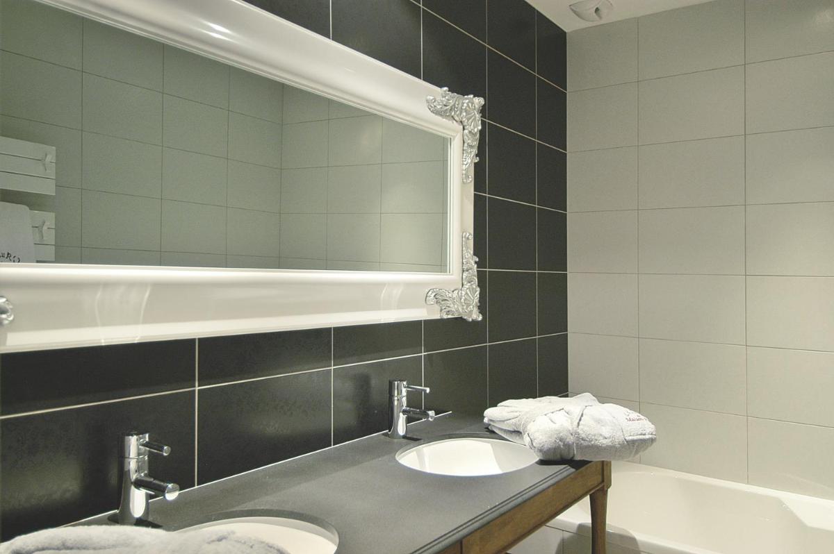 Salle de bains dans l'établissement Auberge De Maison Rouge