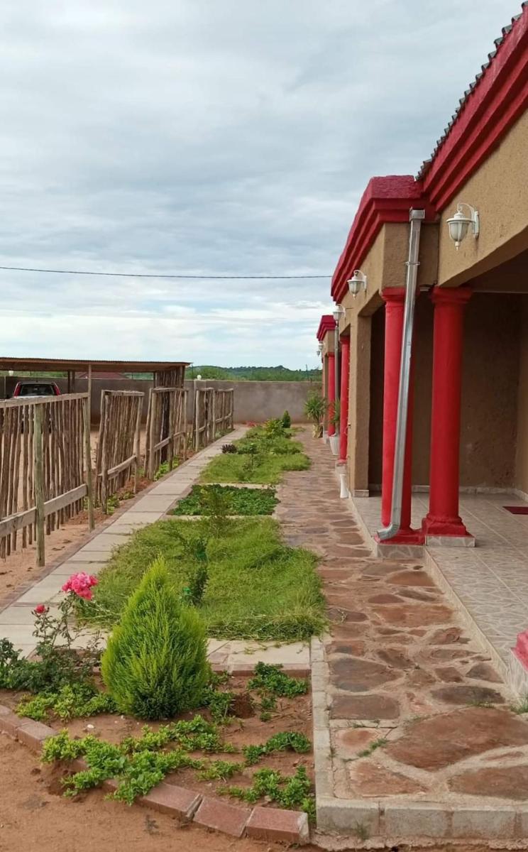 Suitetrails - Lormasol Mews Guesthouse
