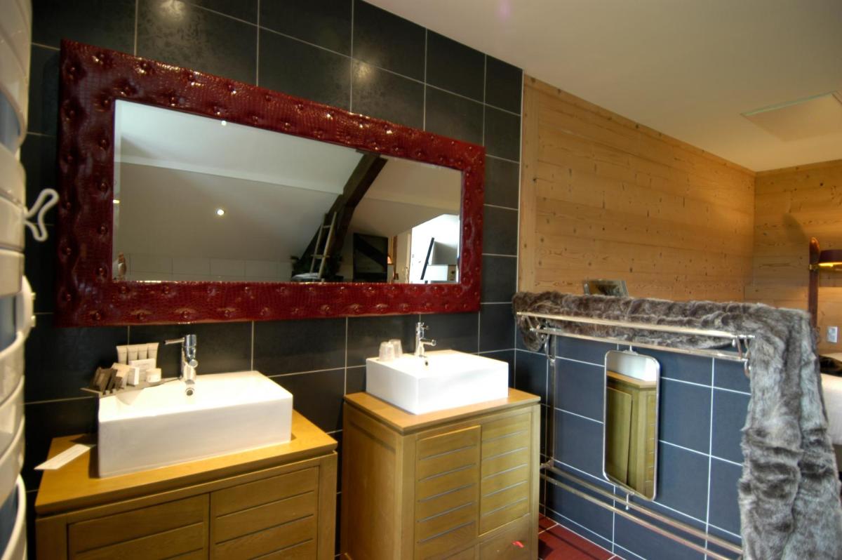 Salle de bains dans l'établissement Auberge De Maison Rouge