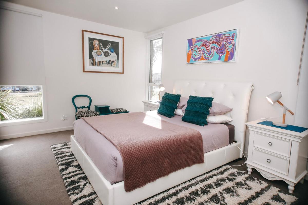 12 Apostles Accommodation Anchors Beach House with sea views - Housity