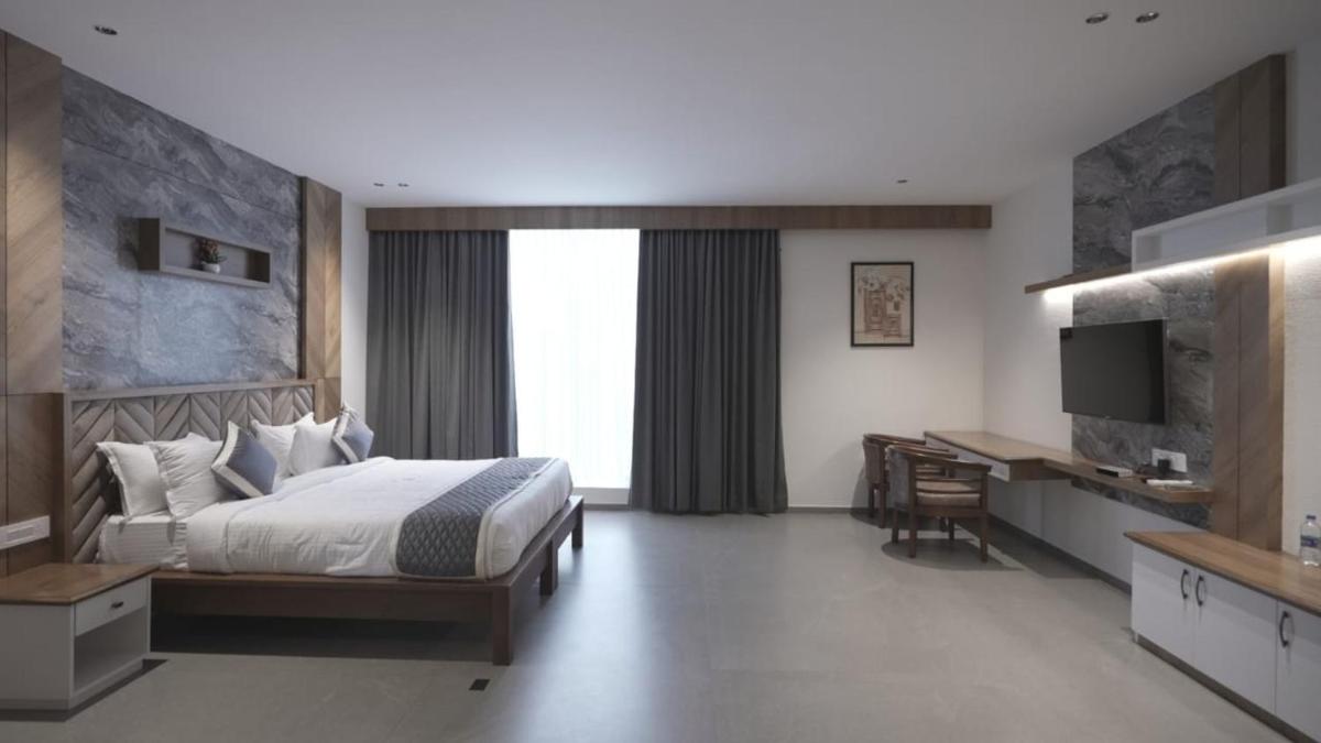 Suitetrails - RITZ AVENUE LUXURY HOTEL