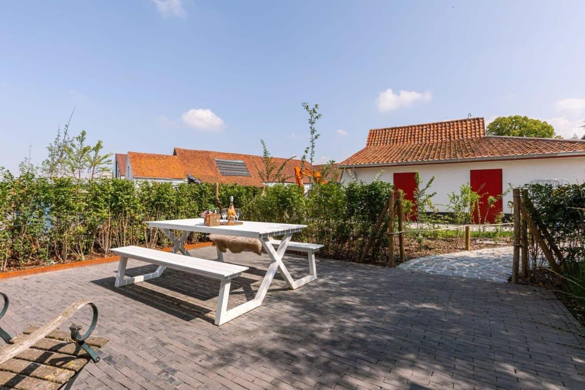 Huswell - Lady - Lovely double room at ranch De Blauwe Zaal - Housity