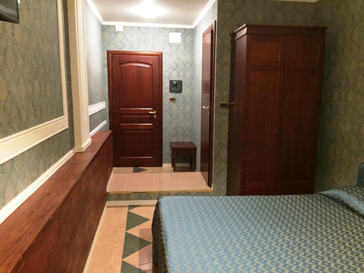 Hotel Excelsior - Housity