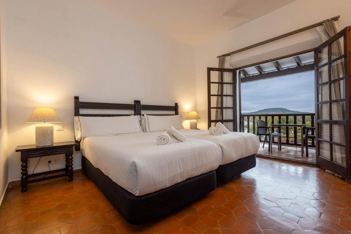 Hotel Tugasa Las Truchas - Housity