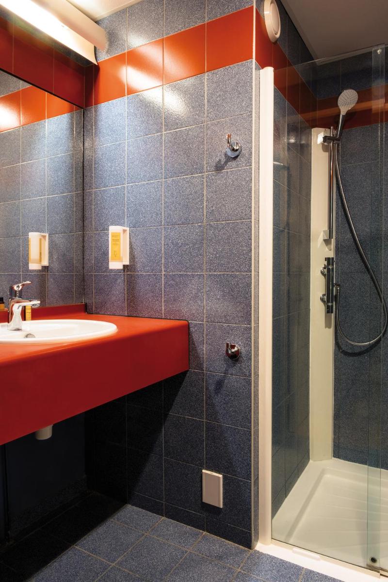 Salle de bains dans l'établissement Club Vacances Bleues Les Jardins De l'Atlantique