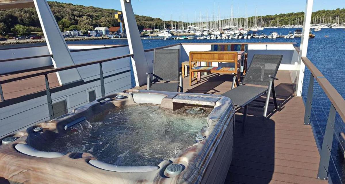 HOUSE BOAT OLIVA - Floating House - Housity
