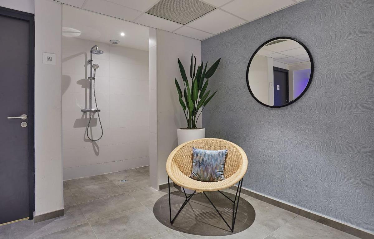 Salle de bains dans l'établissement Appart'hôtel Odalys City - Nîmes Arènes - Palais des Congrès