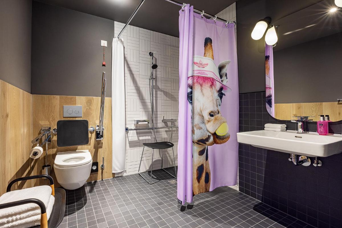 Moxy Simmern - Housity
