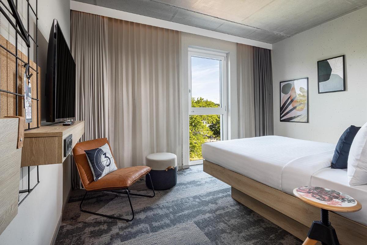 Moxy Simmern - Housity