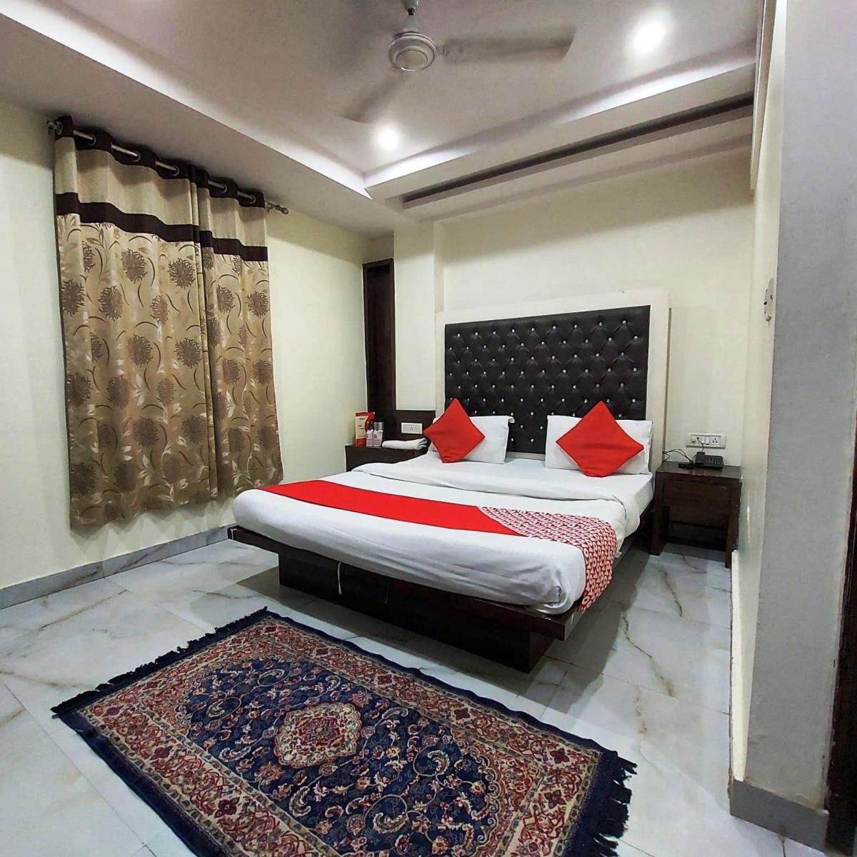 saffron inn paharganj - Housity