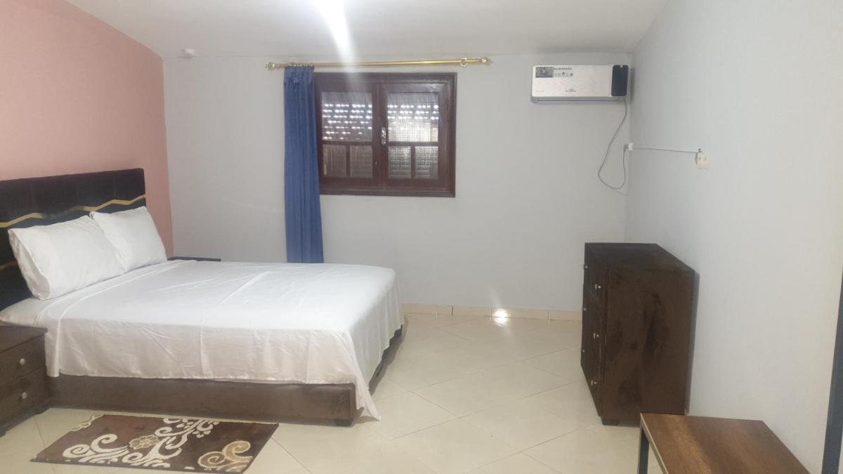 Auberge Mandar itto A station de service ZIZ - Housity