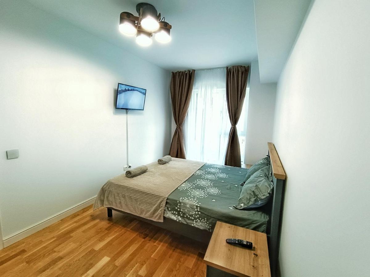 Suitetrails - Super Apartments near Airport with Shop & Parking