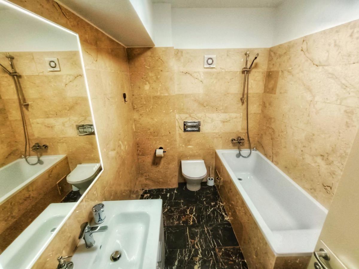 Suitetrails - Super Apartments near Airport with Shop & Parking