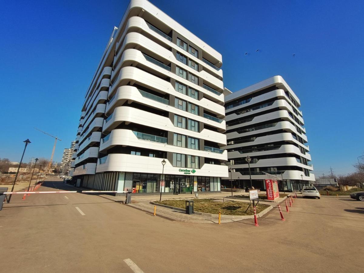 Suitetrails - Super Apartments near Airport with Shop & Parking