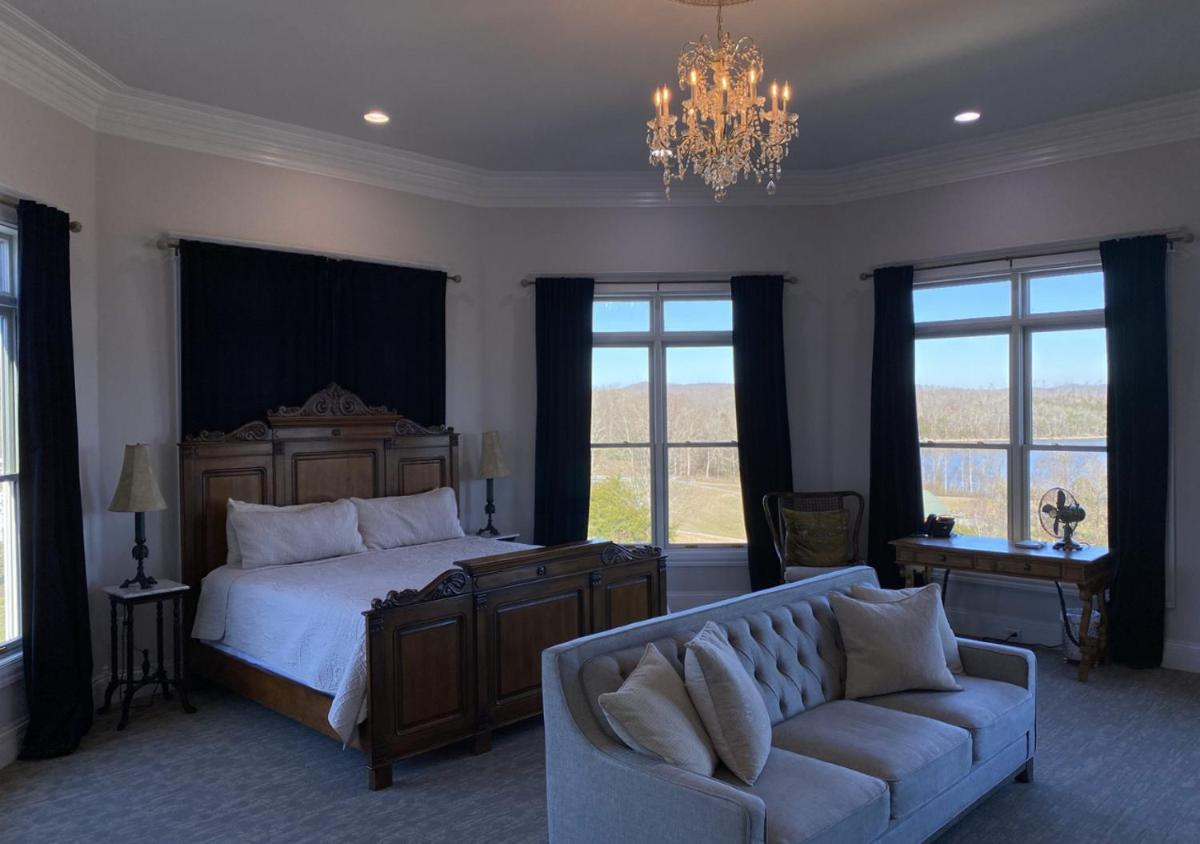 Whitestone Inn - Housity