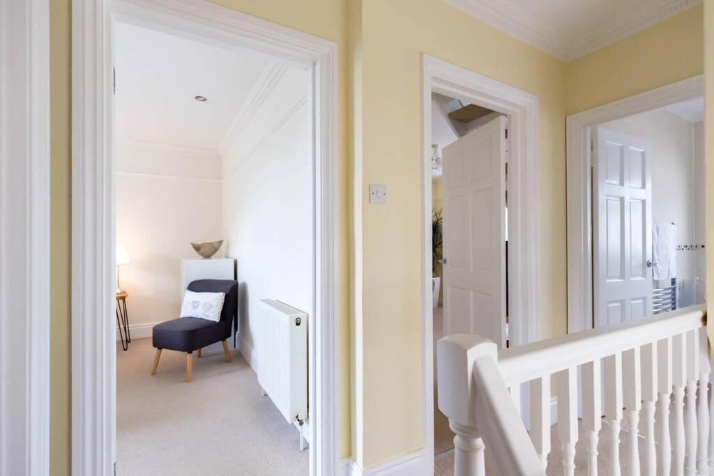 Moonsail, Gurnard - Housity