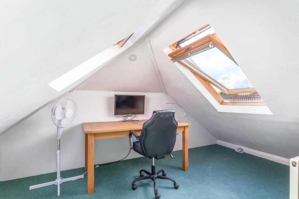 Moonsail, Gurnard - Housity