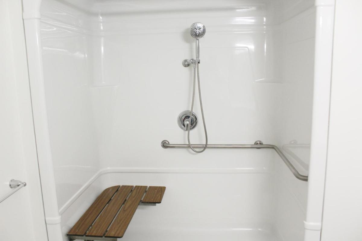 Days Inn by Wyndham Stony Plain - Housity