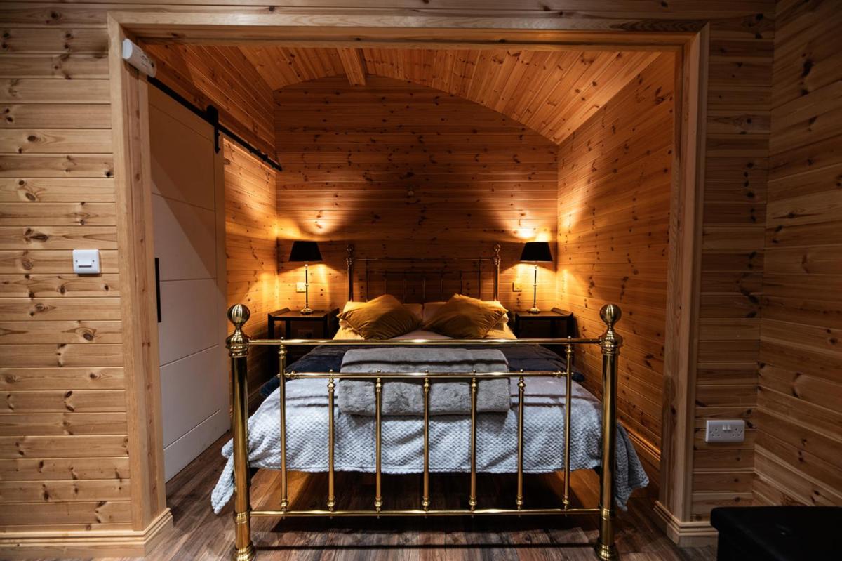 The Hen Harrier - 4 Person Luxury Glamping Cabin - Housity
