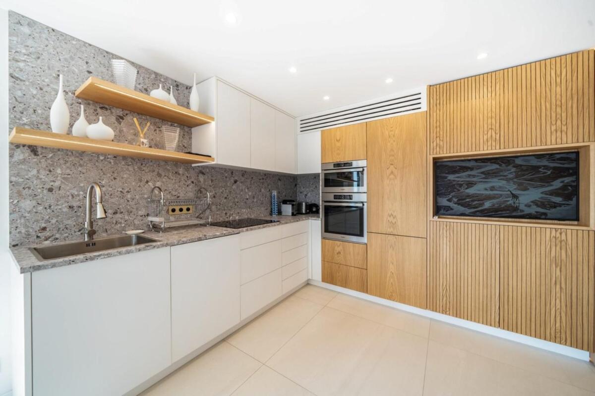 Sublime 3 bedroom with roof terrace - Housity