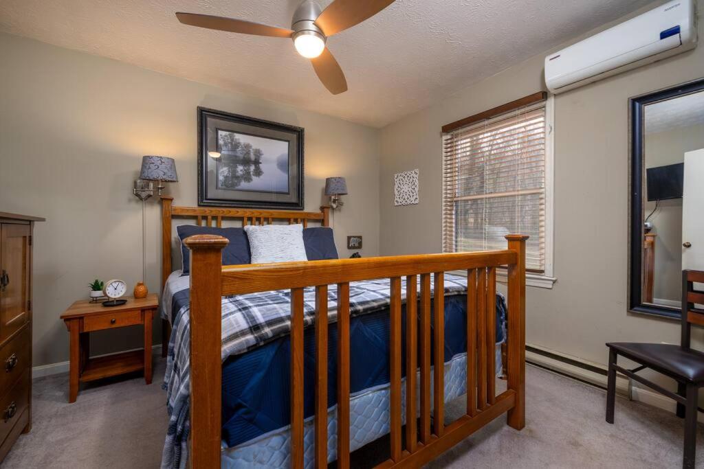 Waterfront Cabin 20 Mins to National Park & Massanutten! - Housity