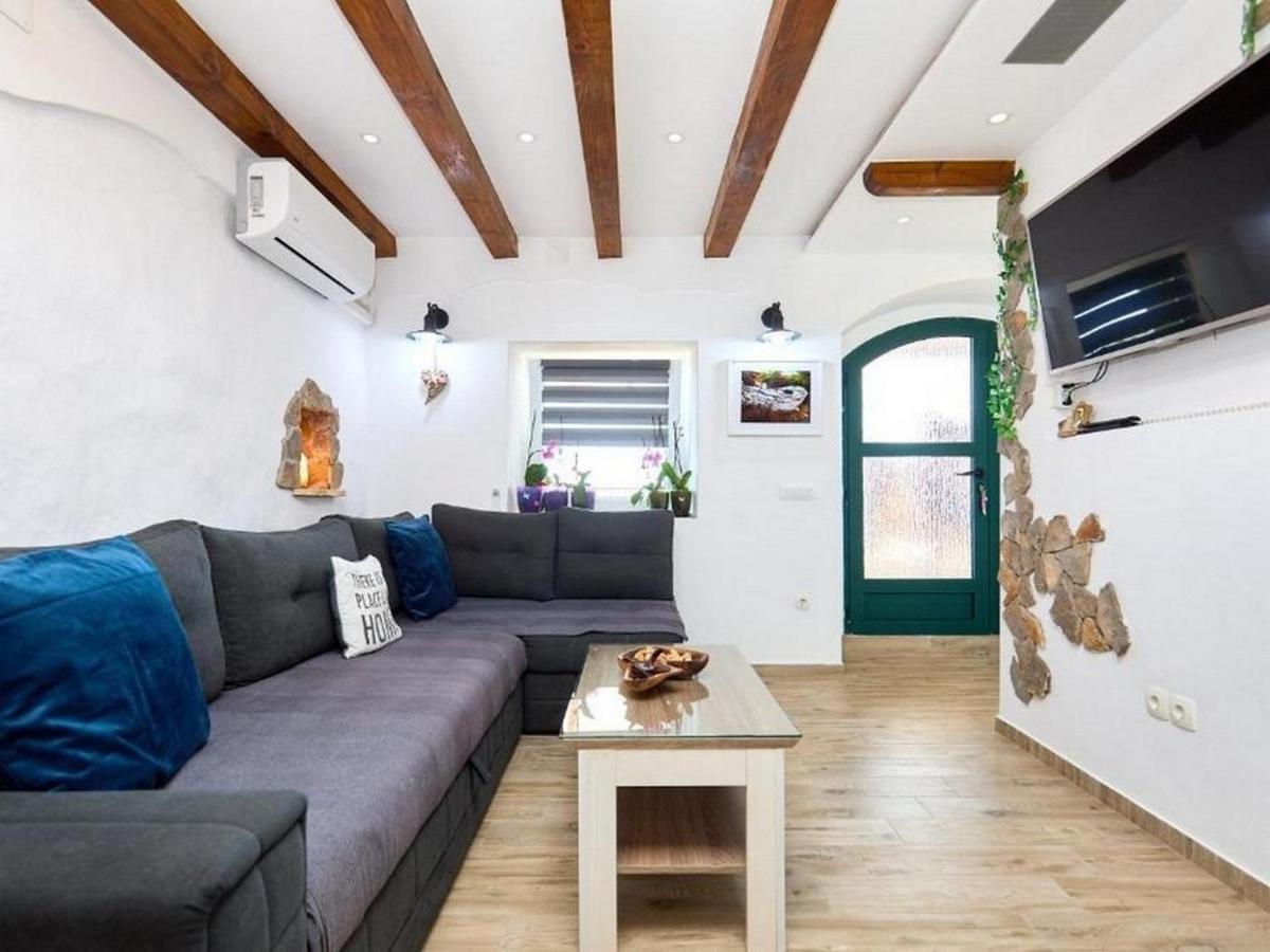 Holiday house with a parking space Babino Polje - Mljet - 22324 - Housity
