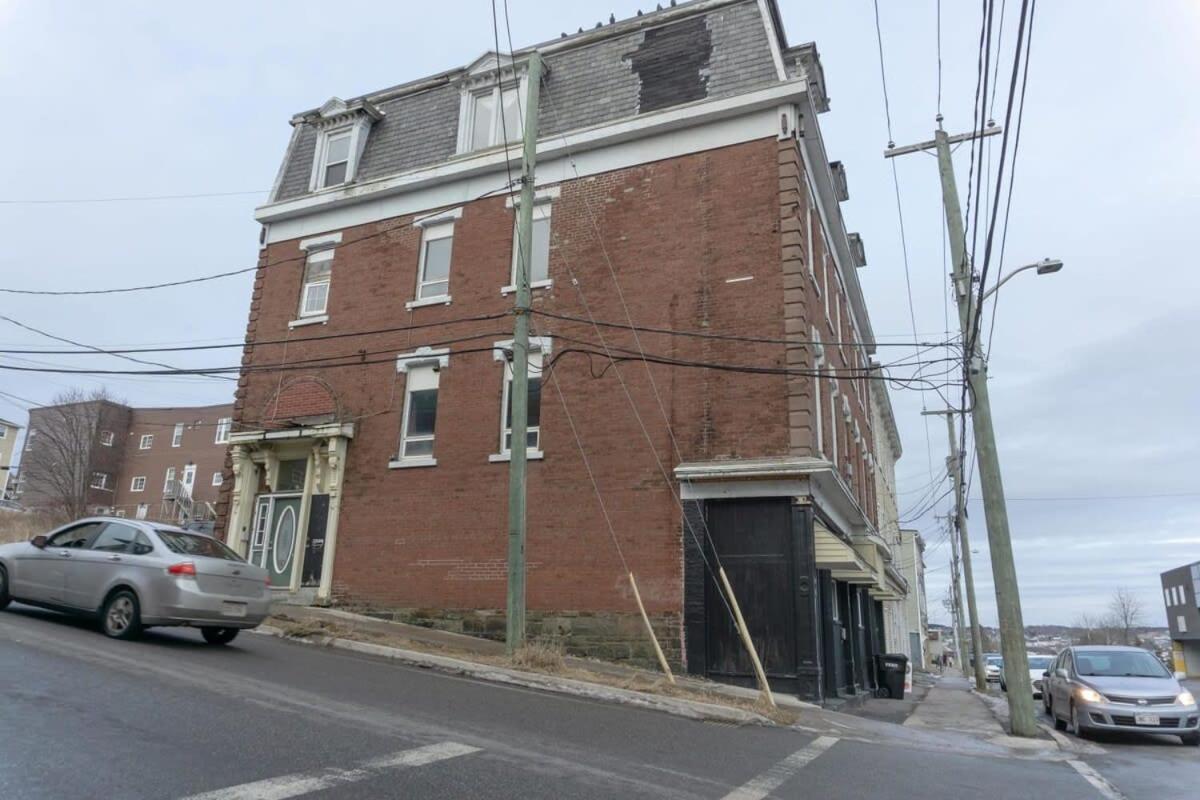 Cozy Studio In the Heart Uptown Saint John! Parking Coffee - Housity