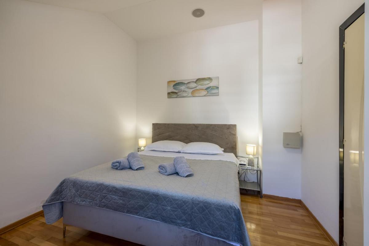 Urban Utopia Penthouse with private parking - Housity