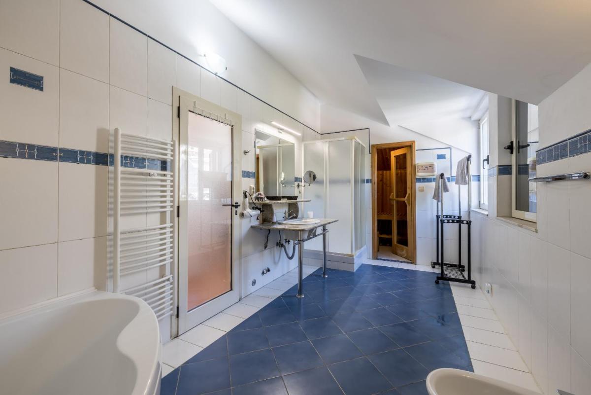Suitetrails - Urban Utopia Penthouse with private parking