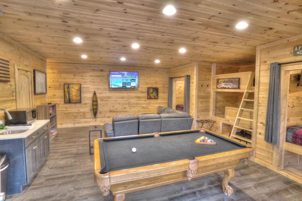 Luxury Cabin Sleeps 8 with creekside fire pit near Helen GA - Housity