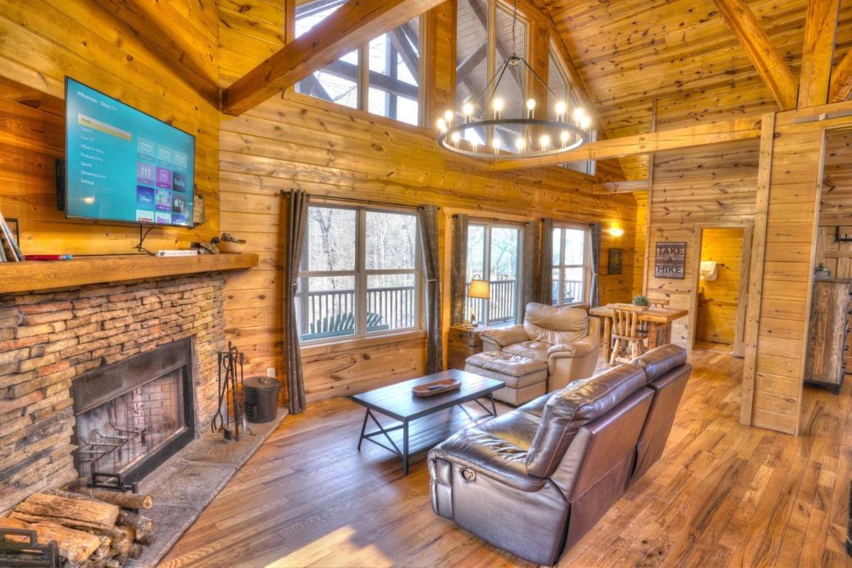 Luxury Cabin Sleeps 8 with creekside fire pit near Helen GA - Housity