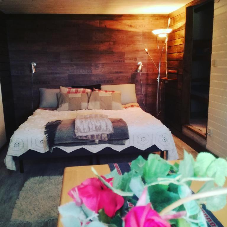 Ute i Sillaröd - Housity
