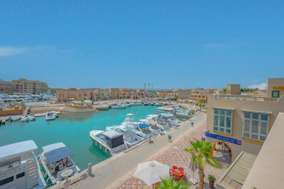 SeaView Penthouse with Roof in Marina El Gouna Egypt (Center) - Housity