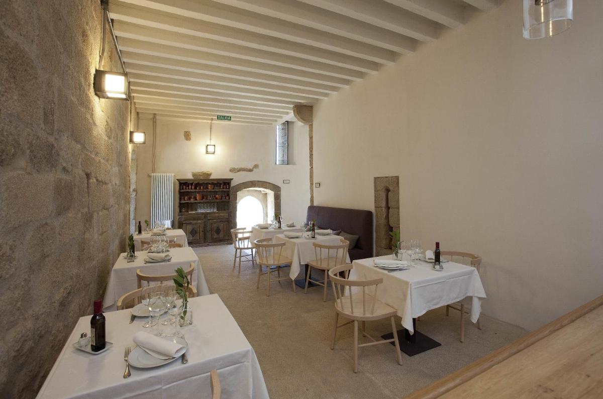 Parador Castillo de Monterrei - Housity